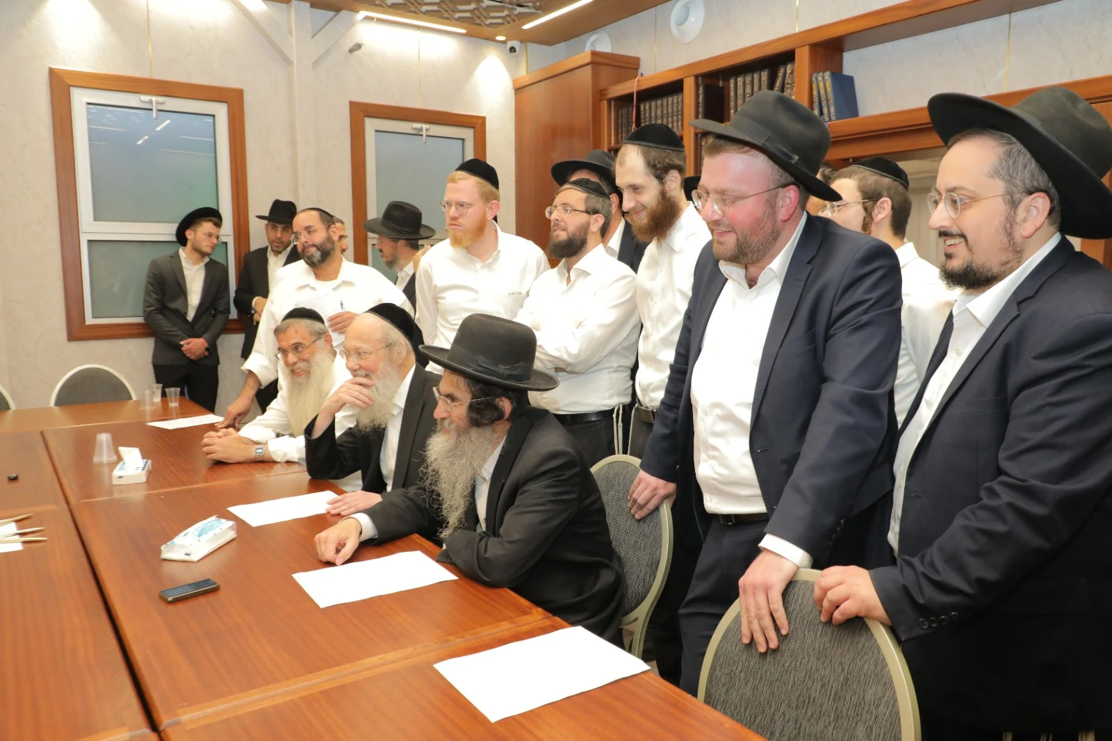 משתתפים בדיון במעמד הקרן